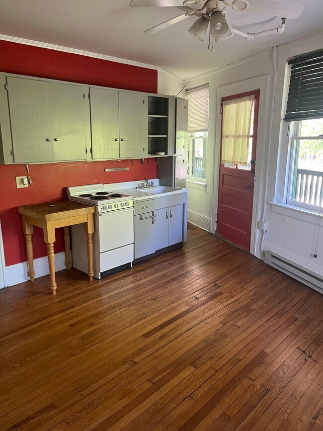 Photo - 773 Haywood Rd Unit 1 BR Vintage Apartment