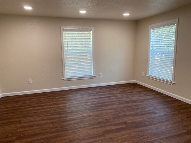 Photo - 309 Hobson St