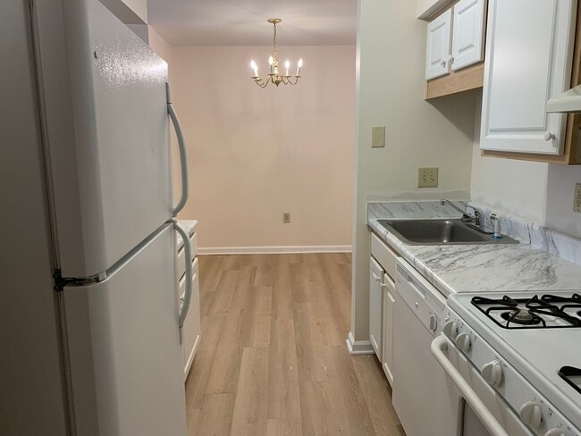 Photo - 1 BR, 1 BA Condo-3rd floor *Fresh paint throughout! * Easy to clean flooring only one year old. P...