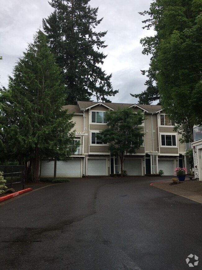 Building Photo - Beautiful Scholls Village Townhome in Prog...