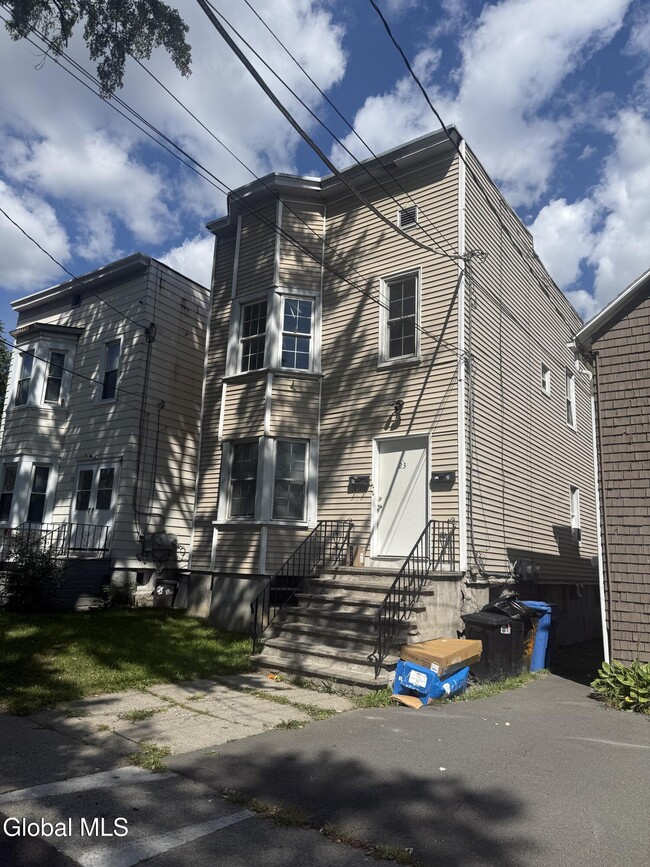 23 Bonheim St
