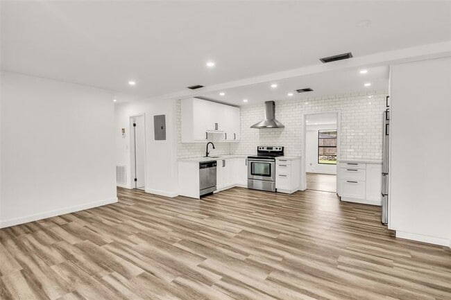 Photo - 49 NE 5th Ave