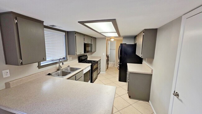 Photo - 3 Bedroom 2.5 Bathroom Townhouse Available...