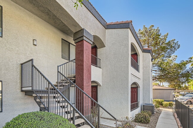 Building Photo - 950 Seven Hills Dr Rental