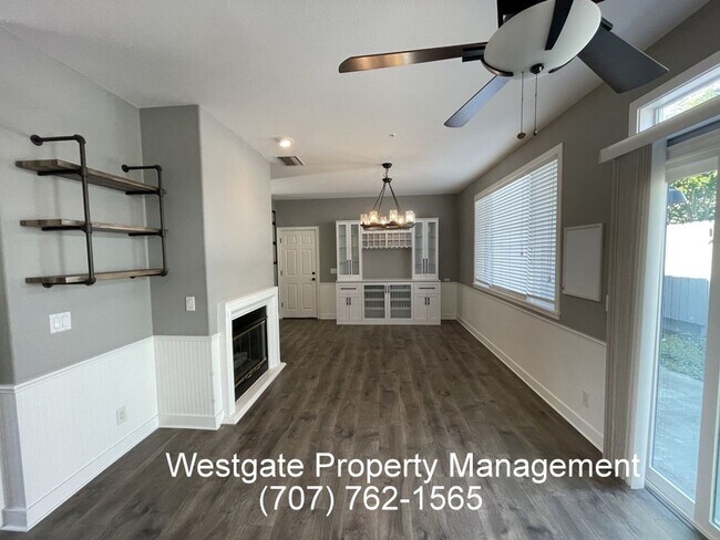 Photo - 1453 Woodside Cir