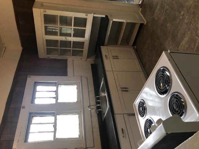 Photo - 117 E McNeely Ave