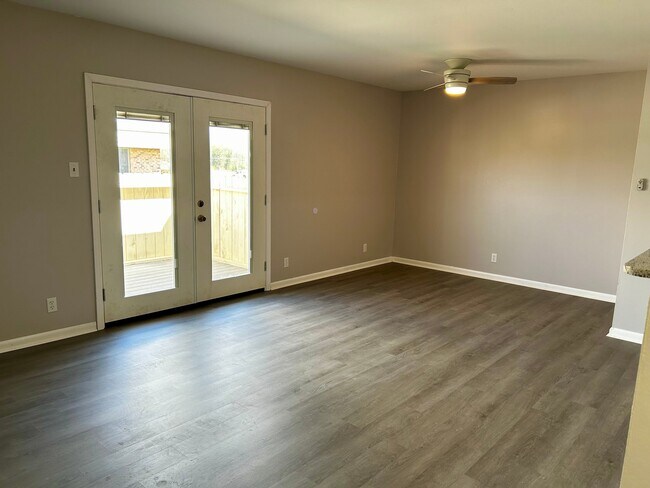 305 Greenbriar St Unit 24