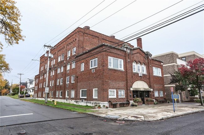 Building Photo - 404 Main St Unit A10