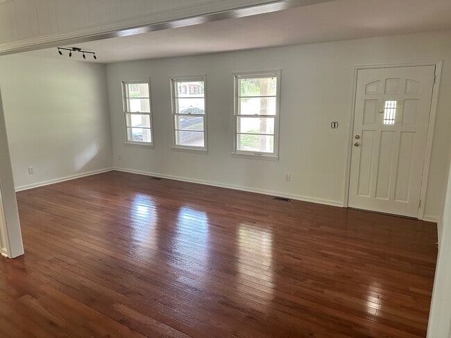 Photo - 1240 Longview Dr