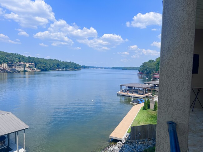Building Photo - 225 Lookout Point Rental