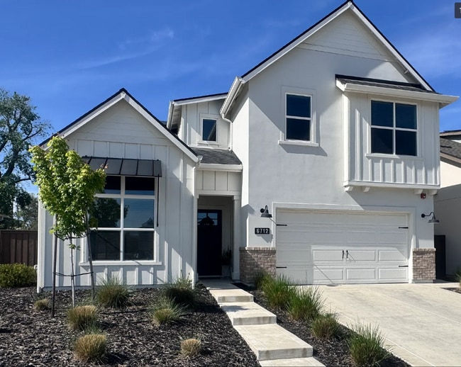 Building Photo - Beautiful Four Bedroom Three Bath Home Located in Granit Bay