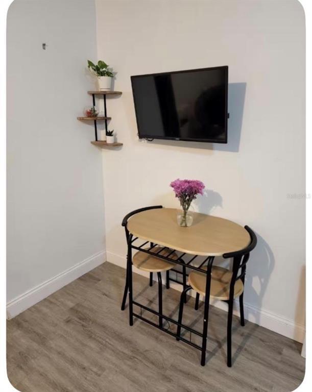 Photo - 2887 Charing Cross Way Unit B