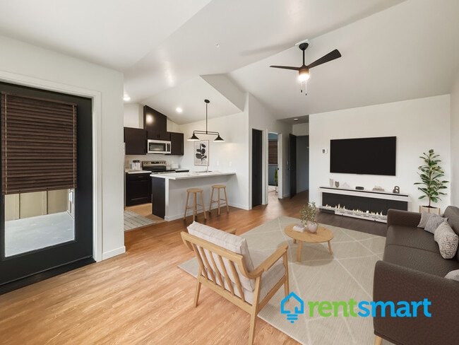 Building Photo - 2405 Arcadia Dr Unit #303