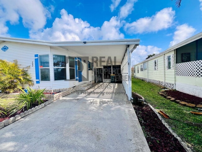 Photo - 202 Fan Palm Ln