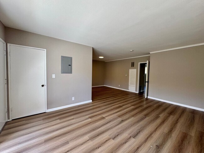 337 Rexford Dr Unidad 337 S Rexford Dr Unit 6
