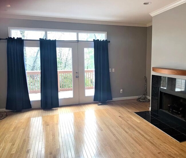 Living room - 2550 Cleinview Ave