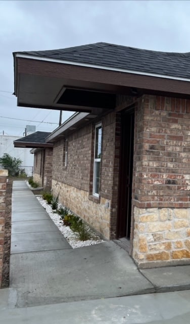 Front View 2 - 521 W Van Week St Unit 1