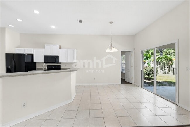 1680 Austin Ln
