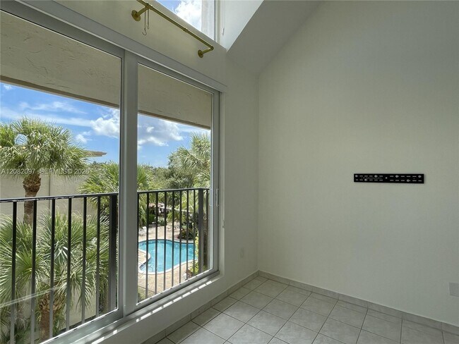 Photo - 6904 N Kendall Dr Unit F405