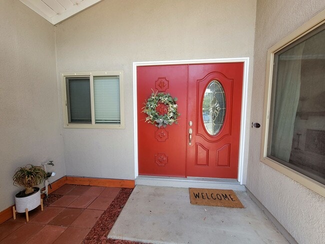 Photo - Darling, Move-In Ready Home in Highly Sought After Neighborhood w/ a Great View!!