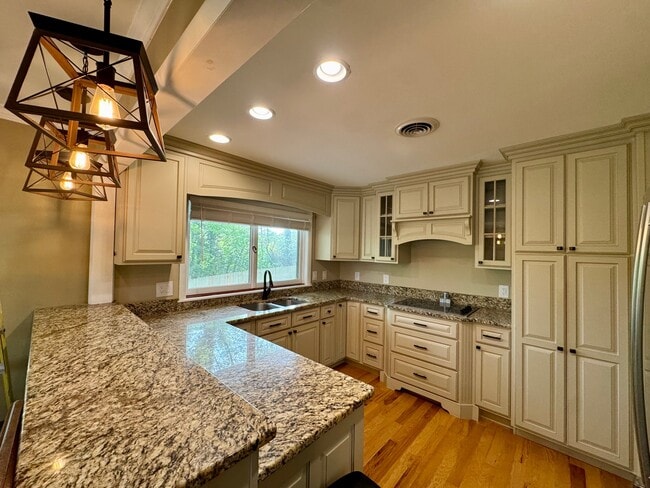 Photo - 732 Hillgate Rd