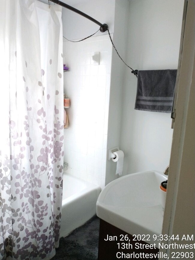 Building Photo - Heart of UVA 13th St  4 BR, 2.5  Bath house within walking distance of UVA