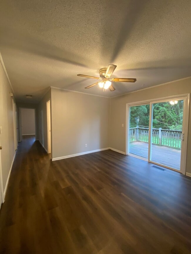 Photo - 904 Carson Ln SW