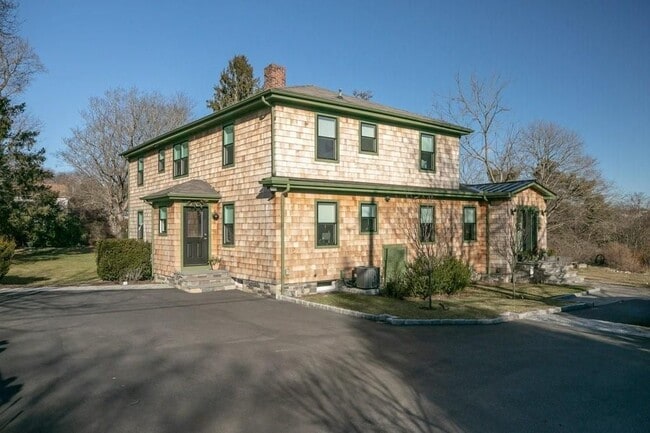Building Photo - 2 Boulevard Unit 2
