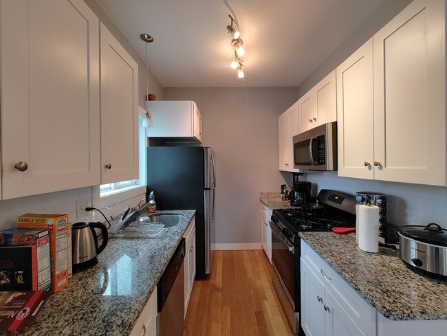 Building Photo - 289 Beacon St Unit 1 Rental