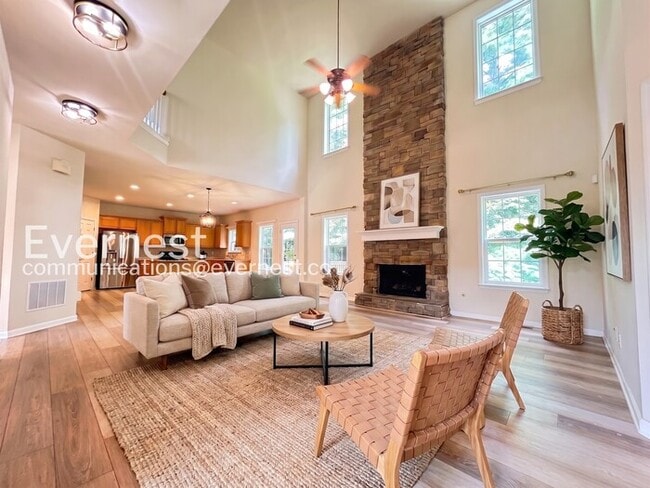 Building Photo - 5995 Chinook Ct