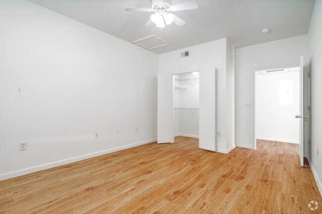 2 habitaciones, 2 baños - 1079 pies cuadrados - Dormitorio 2 - Terraces at Cibolo