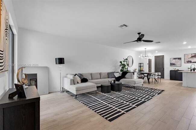 Photo - 387 NW 17th St