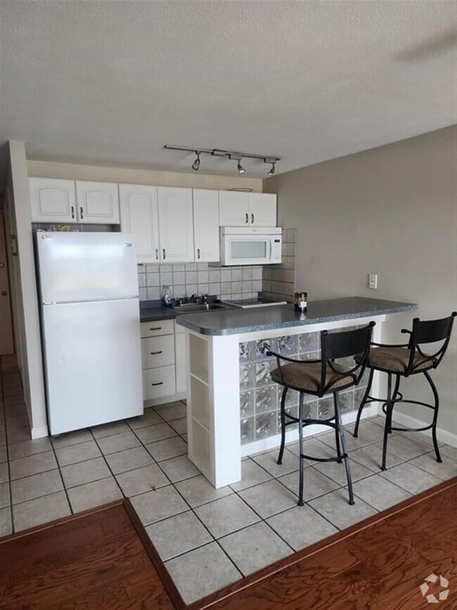 Building Photo - 385 Beach St Unit 383-4 Rental