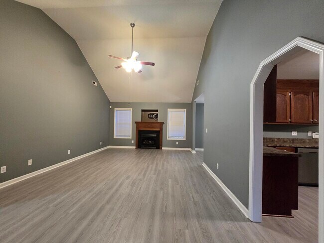 Photo - 280 Trillium Ln