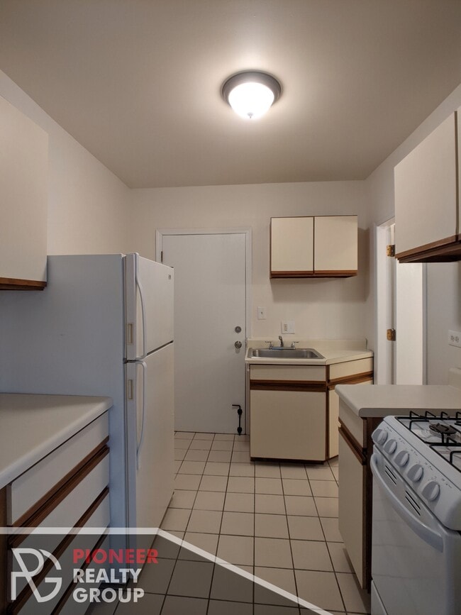Photo - 813 W Cornelia Ave
