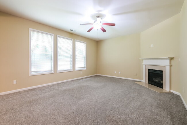 Photo - 775 Westmoreland Ln NE