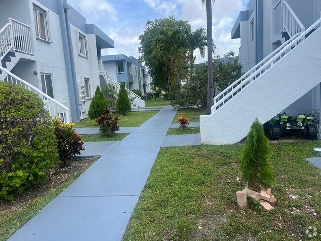 Building Photo - 6214 SW 131st Ct Unit 103 Rental