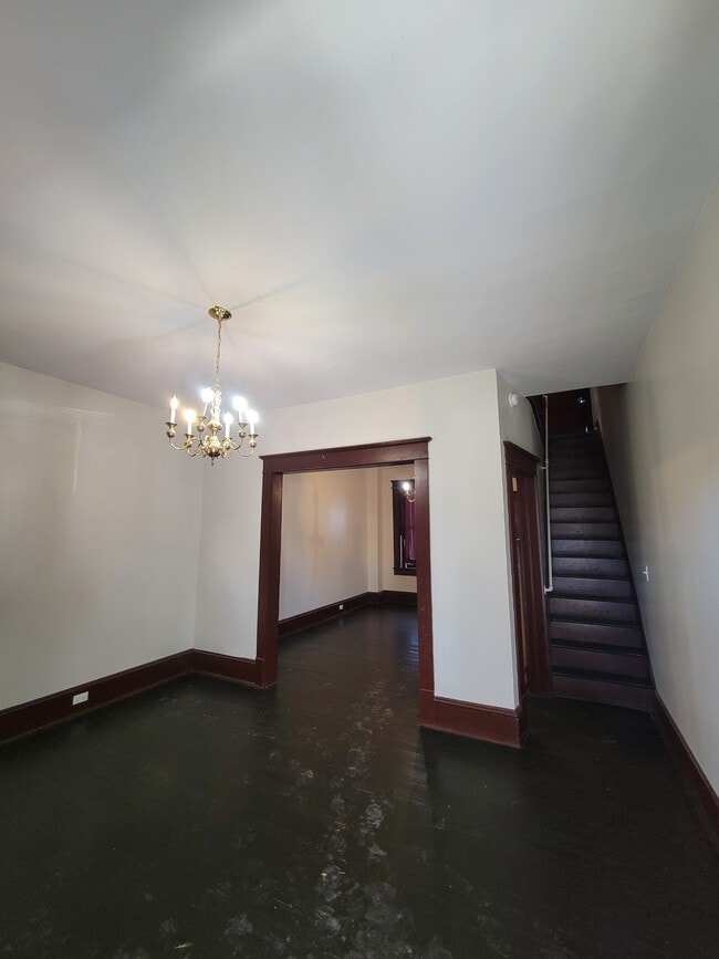 Building Photo - 603 E Spruce St