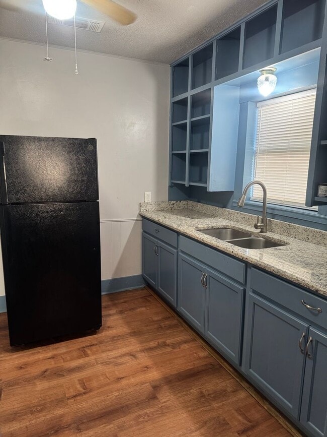 Photo - Adorable 2/1 !!! walking distance to the e...