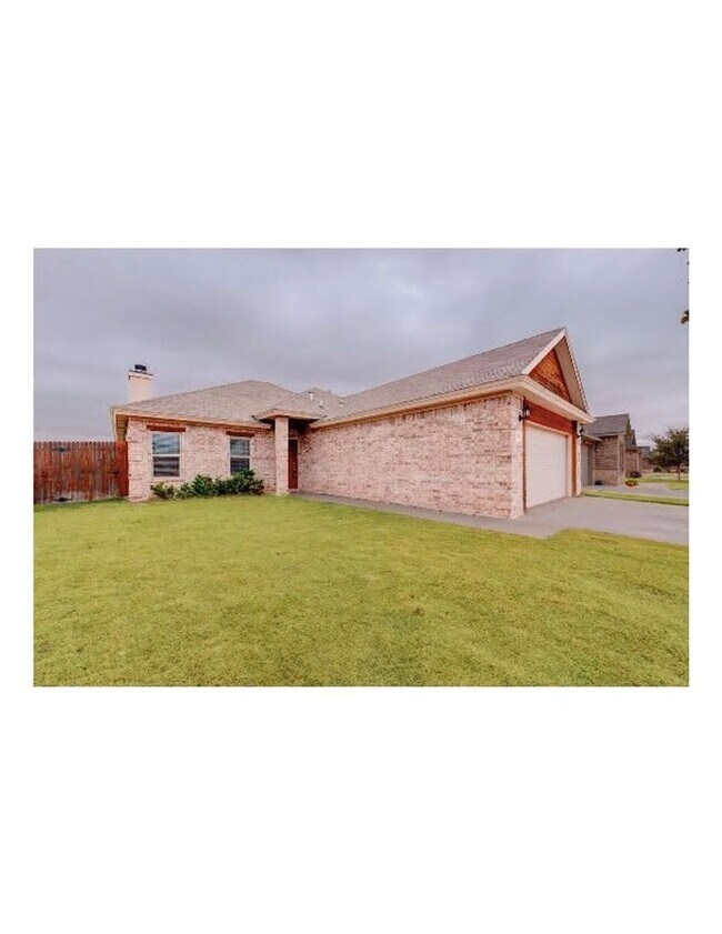 Photo - Beautiful 4 Bedroom 2 bathroom in Cooper ISD!