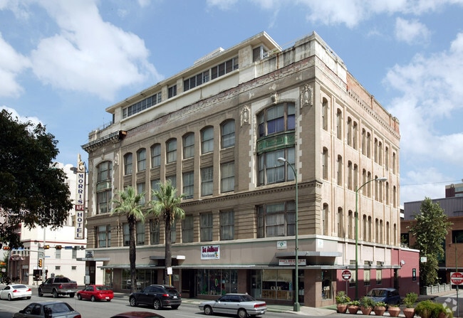 Photo - Main Plaza Apartments