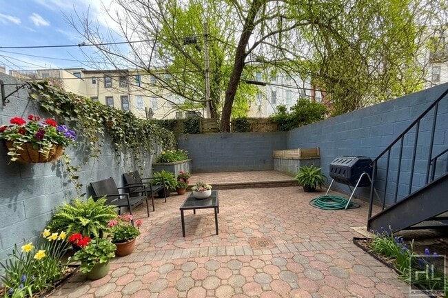 Building Photo - HALSEY STREET