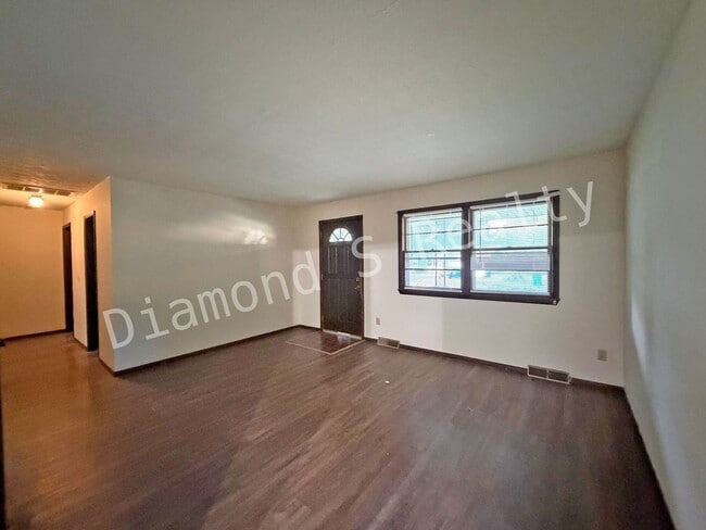 Photo - 3 Bedroom Home Located Near Sunset & Campbell
