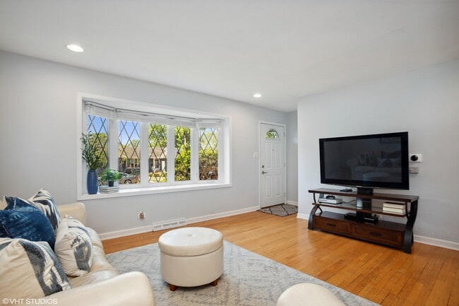 Photo - 309 E Madison St