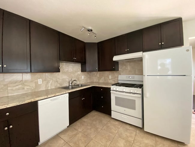 Photo - 775 Leonard St