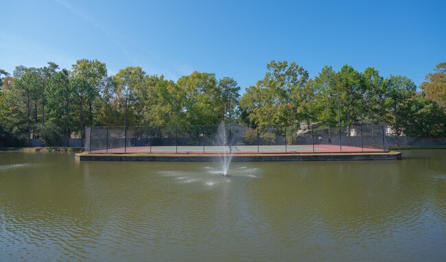 Mandeville Lake Apartments -