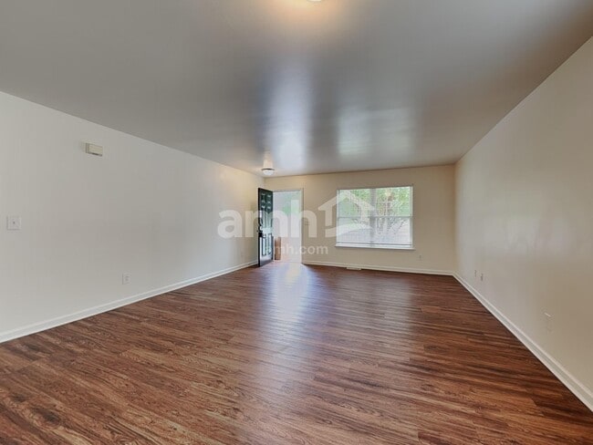 Photo - 102 Lake Bridge Ct