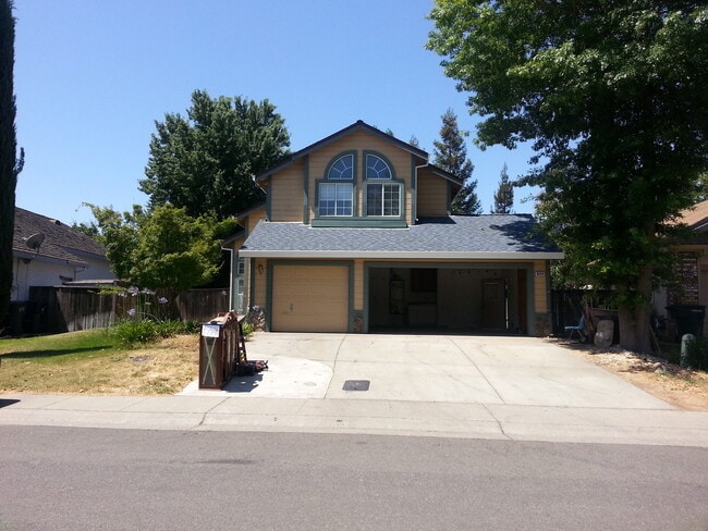 Building Photo - Located in a great neighborhood 4Bdm 3Ba H... Rental