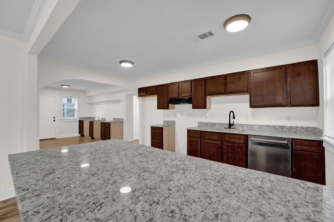 Photo - Recently Renovated Brick Home Located Minutes away from Memphis International Airport!