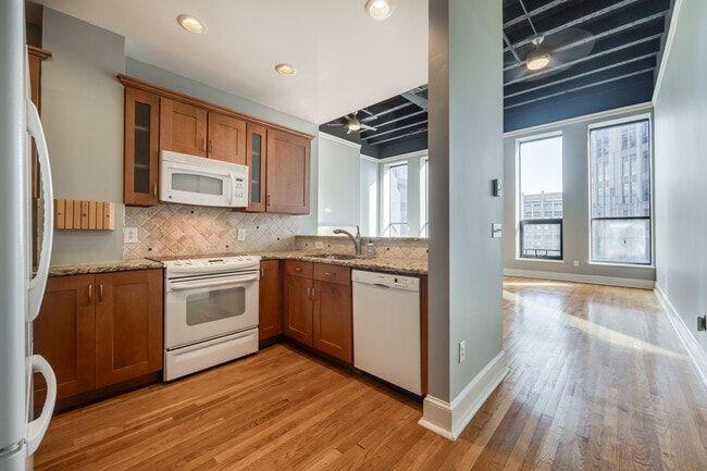 Photo - 127 N Tryon St Unidad 408